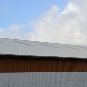 Ridehal bekl�dt med MTP 21. I taget er der ogs� lagt lysplader. 