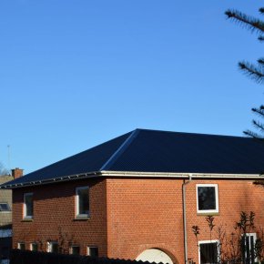 Bolig med nyt st�ltag i trapezprofil MTP21