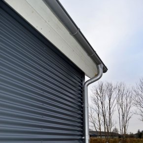 Sinus 18 brugt vandretliggende som vgbekldning p garage