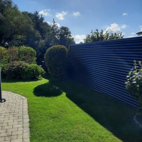 Et hegn lavet af vores stlplader krver minimal vedligeholdelse