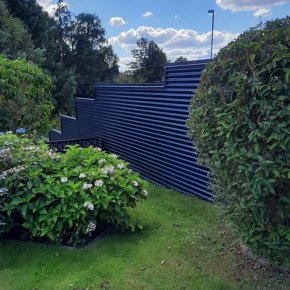 Et hegn lavet med vores Sinus 18 stlprofil