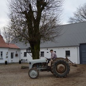 Pandeplade MTP 20/220 giver et klassisk udtryk til landbrugsbygning