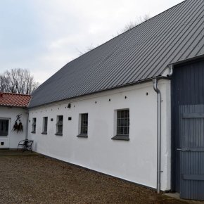 Pandeplade monteret p ldre landejendom