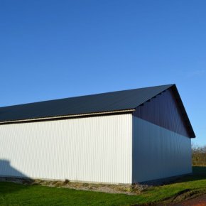 V�gbekl�dningen er lavet i trapezprofil MVP 21