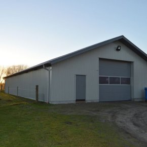 Maskinhus bekl�dt med MTP 21 p� taget, og MVP 21 p� facaden