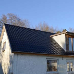 Ved rygningen er der anvendt en rund rygning.